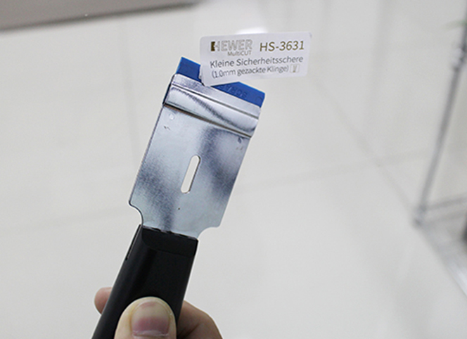 太神奇了！多用途清潔刮刀，輕松刮走黏膠垢